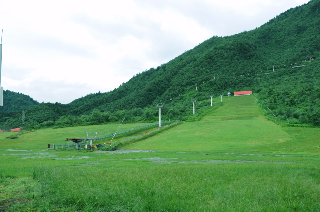 西岭雪山官网-景区概况-滑雪场